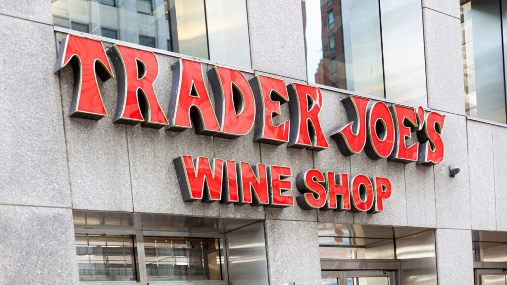 La cave derrière le vin mousseux de Trader Joe