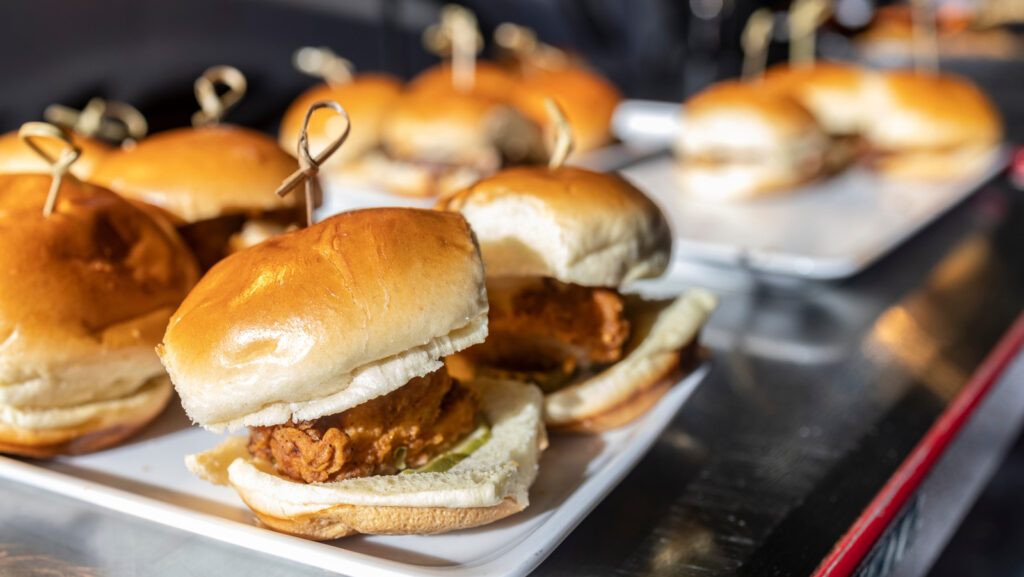 Quoi commander au Texas Roadhouse pour les curseurs de poulet frit bricolage