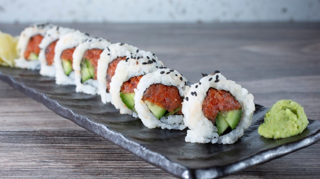 Pourquoi pourriez-vous vouloir sauter les rouleaux de thon épicé dans un restaurant de sushi