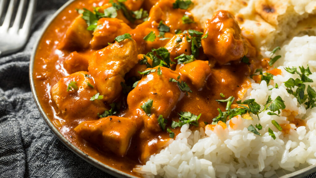 Voici ce qui distingue le poulet au beurre et le tikka masala à part