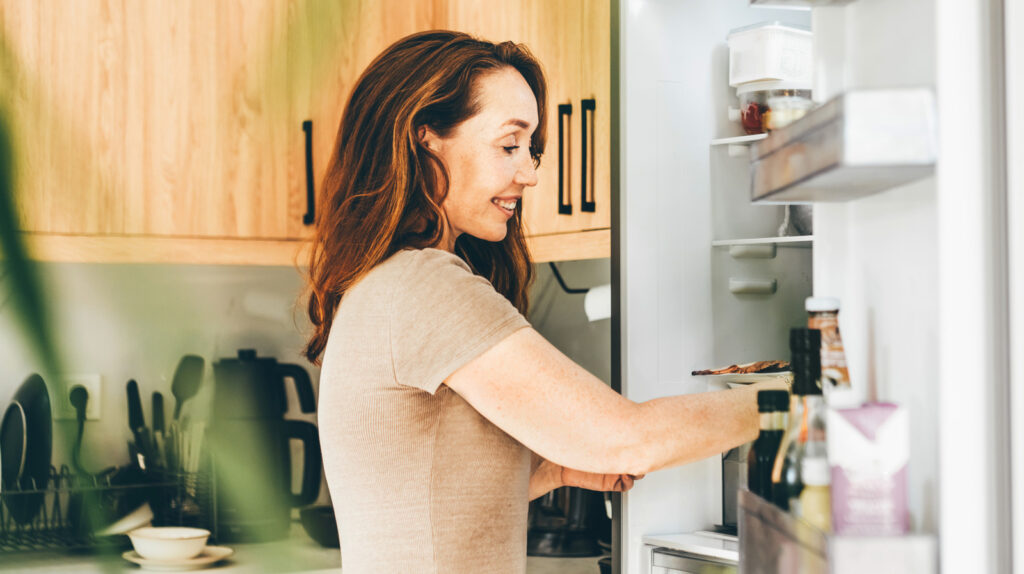 L'outil d'organisation de la cuisine que nous n'avons jamais pensé utiliser dans le réfrigérateur (mais cela a tellement de sens)