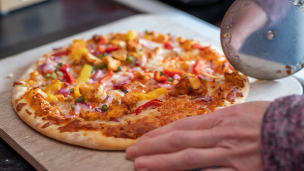 Améliorez facilement la pizza congelée avec un ingrédient classique que vous avez déjà