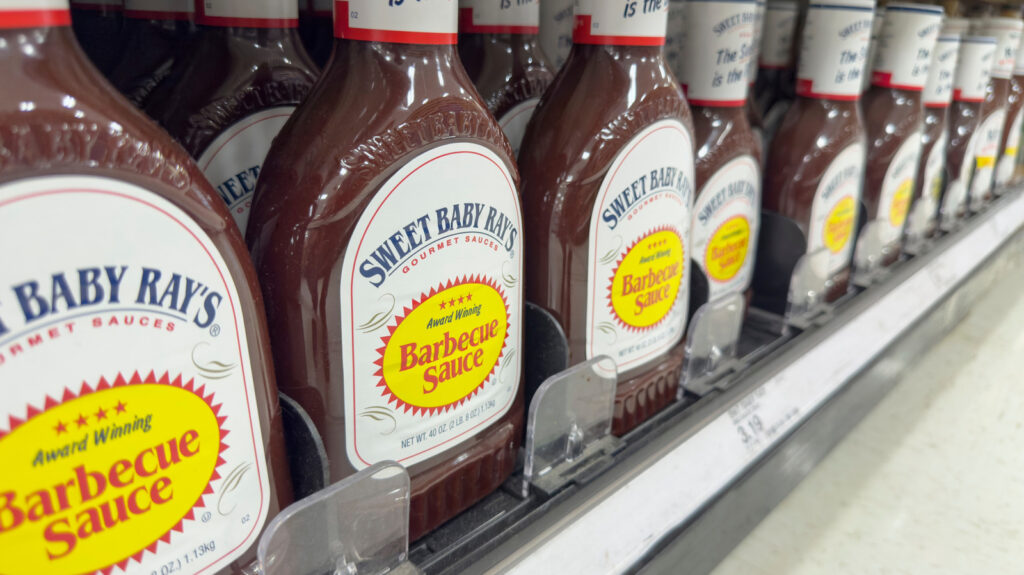 Le doux secret derrière la sauce barbecue emblématique de Baby Ray Sweet Ray