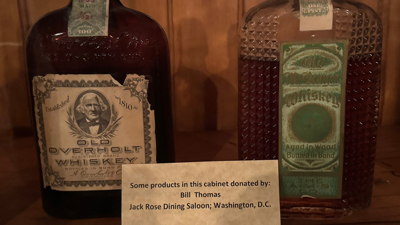 Vieille étiquette de whisky overholt