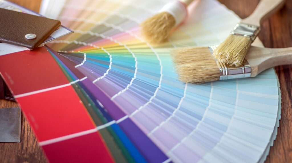 Peindre votre cuisine? Choisissez cette palette de couleurs pour faire en sorte qu'un petit espace se sente plus grand