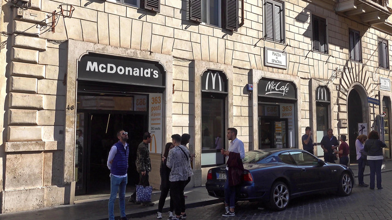 L'extérieur de McDonald's à Piazza di Spagna