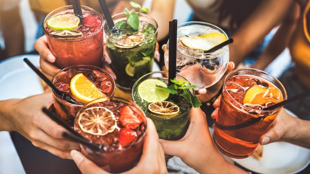 5 cocktails qui sont parfaits pour se lancer pour l'été