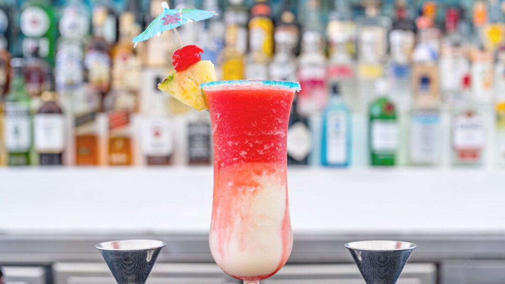 Écraser ces cocktails tropicaux pour faire la boisson emblématique de Miami Vice