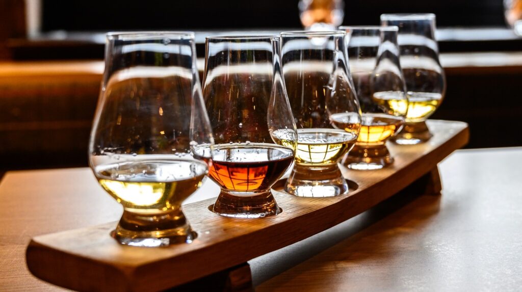 La grosse erreur qui ruinera un événement de dégustation du bourbon pour vous