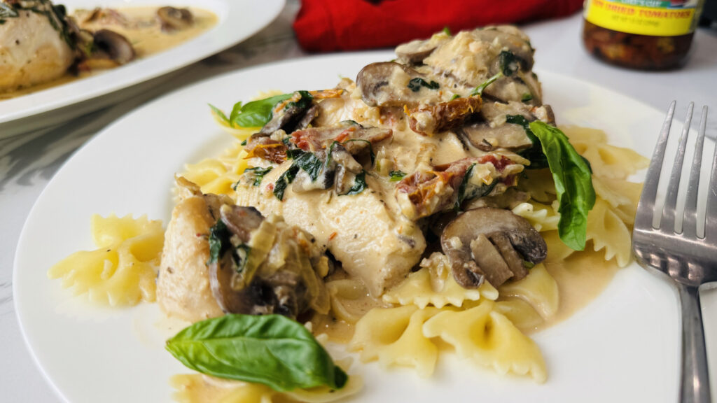 Le poulet toscan est la recette crémeuse de dîner en semaine crémeuse dont vous avez besoin