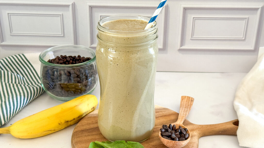 Cette recette de smoothie à café de protéines végétales commence votre matin