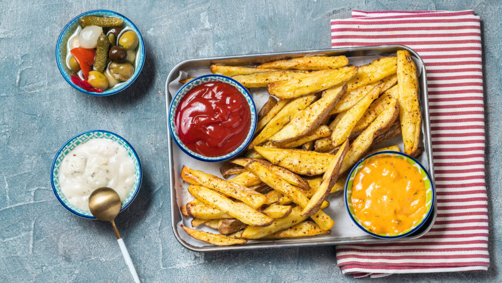 Les meilleurs assaisonnements de frites achetés en magasin ont un ingrédient secret que vous devez essayer à la maison (et ce n'est pas MSG)
