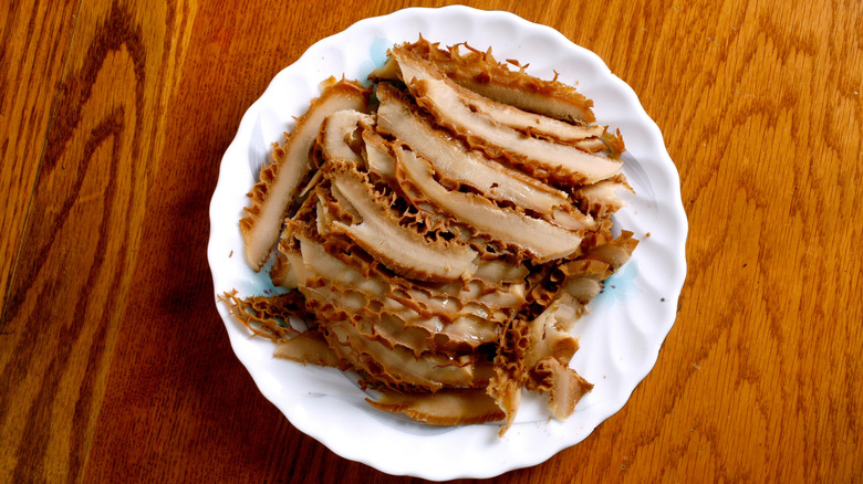 tripes braisées sur une assiette