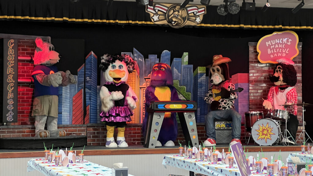 7 Animatronics du restaurant Old School qui sont une explosion totale du passé