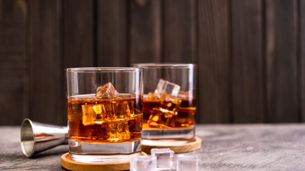 Pourquoi vous devriez réfléchir à deux fois avant de sauter sur cette tendance du bourbon