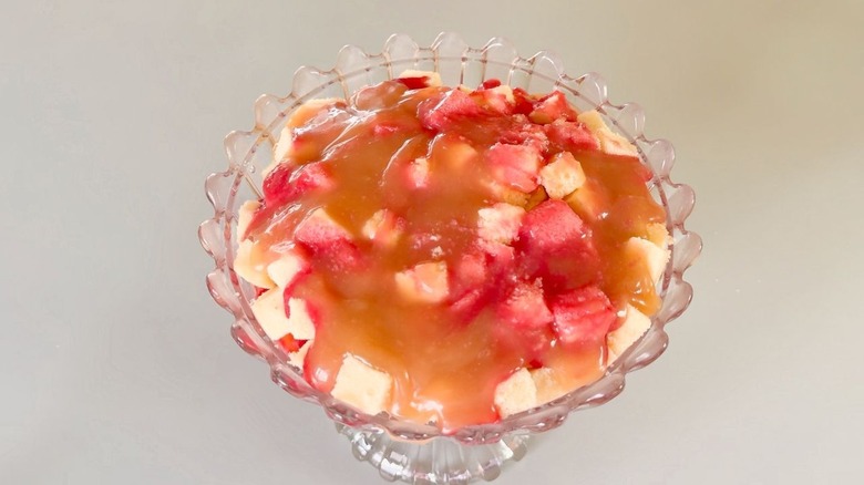 Trifle britannique de limonade de framboise à 3 ingrédients