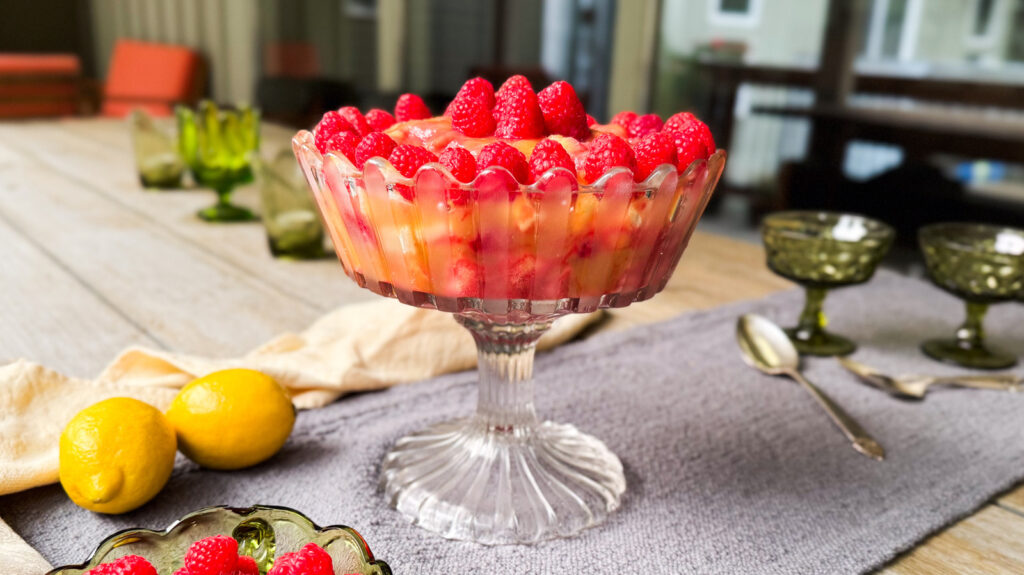 Cette bagatelle de limonade à la framboise à 3 ingrades donnera à votre fête une touche britannique