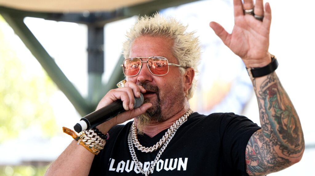 Ce sont les 4 Chiles que Guy Fieri utilise pour faire passer le porc chili verde au niveau supérieur
