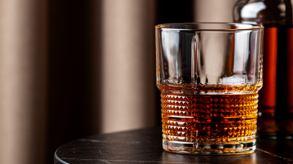 Beurre et bourbon? Cette astuce de bricolage est une bombe à saveur pour la nourriture et les boissons