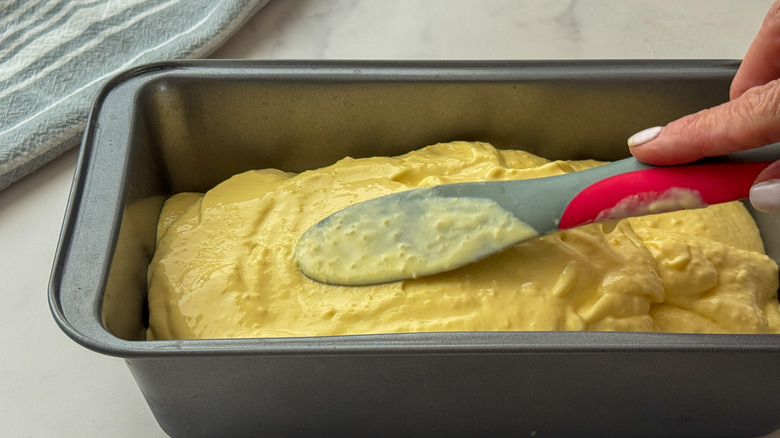 lissage à la main de la crème glacée