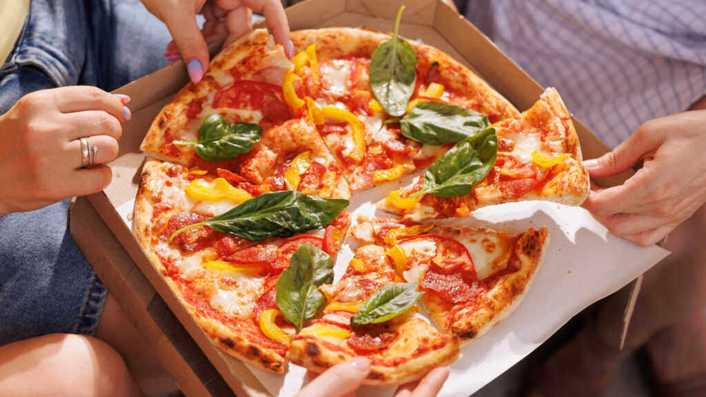 Comment transformer les croûtes de pizza restantes en un tout nouveau plat