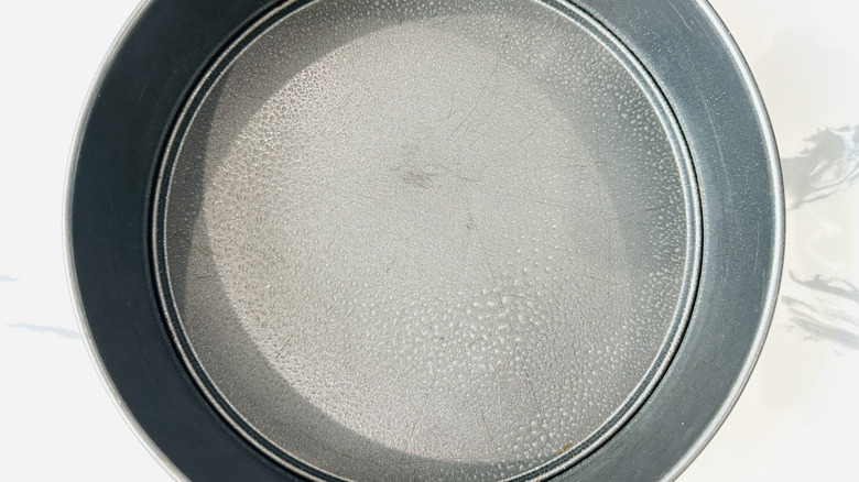 Casserole de printemps graissée