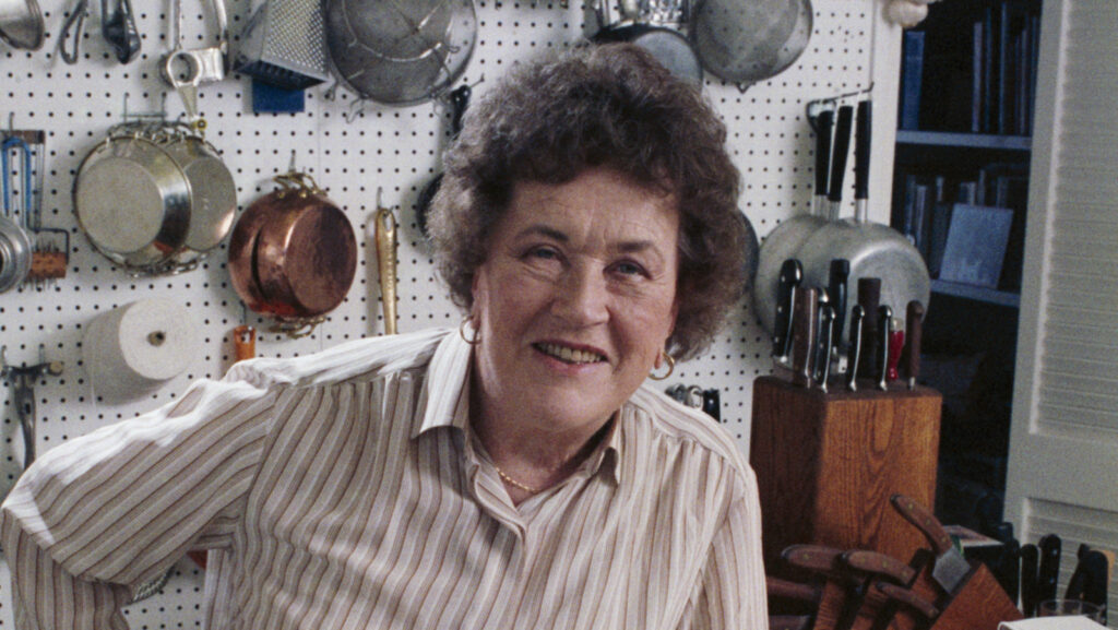 Astuce brillante (et facile) de Julia Child pour éviter la salade de poulet fade