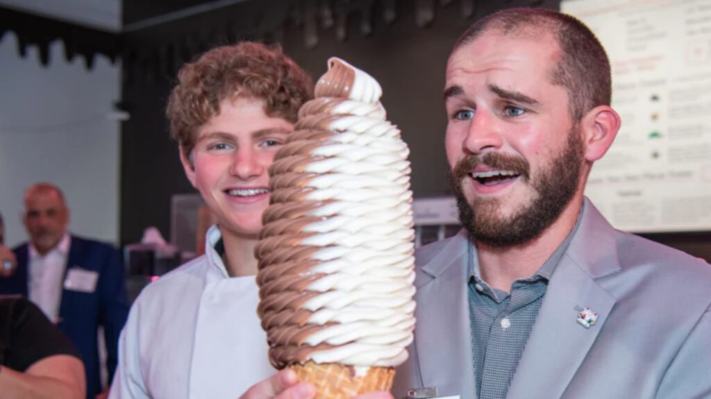 Le magasin de crème glacée en Floride servant des cônes plus gros que votre tête