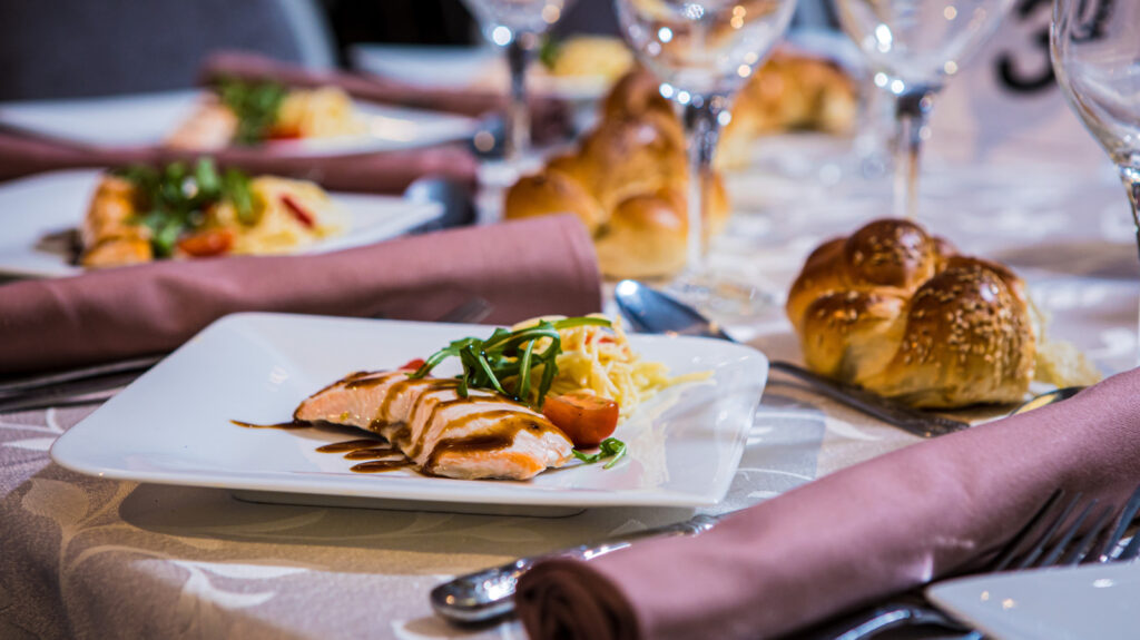 Ce que vous devez savoir avant de fixer un budget pour la nourriture de votre mariage