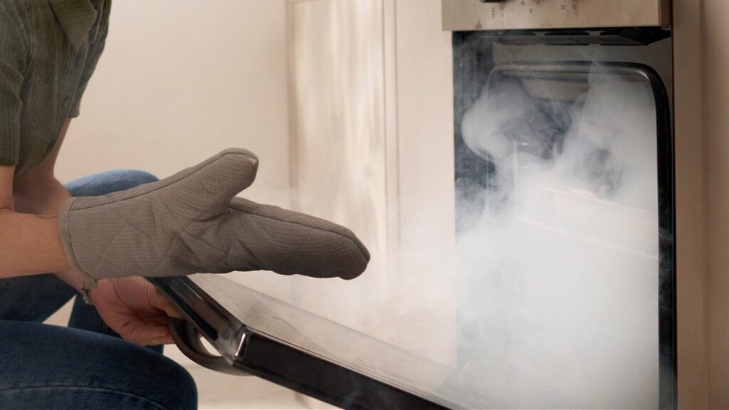 Éliminez les odeurs de fumée de cuisine sans ouvrir les fenêtres (il suffit de prendre un agrafe de cuisine)