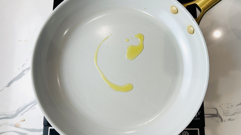 Chauffage au fioul dans une poêle