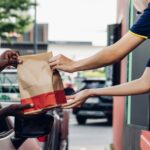 Pourquoi presque personne ne mange plus dans les fast-foods