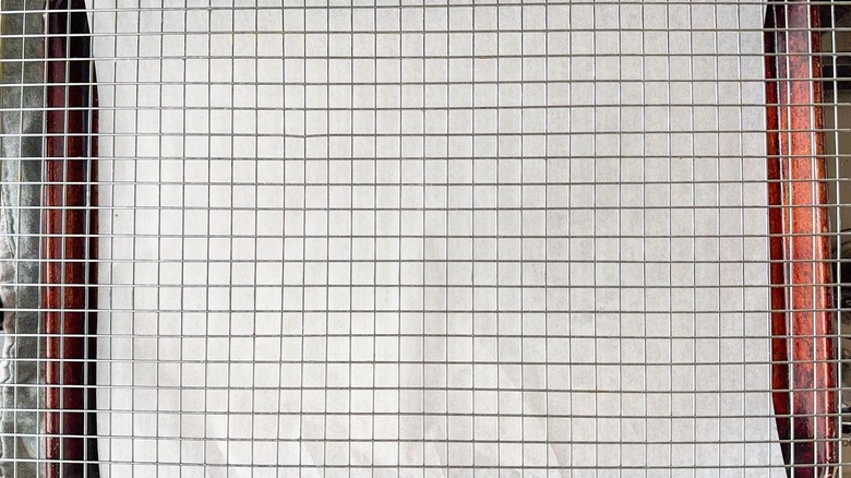 Étaler sur une plaque à pâtisserie tapissée de papier sulfurisé