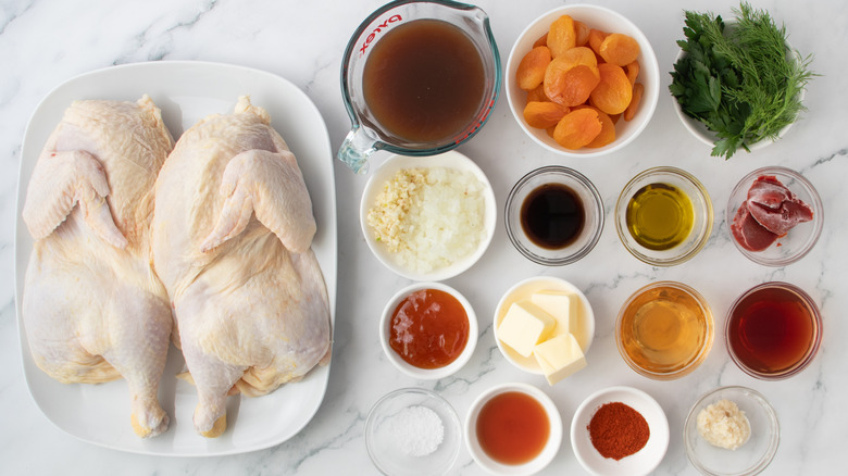 Ingrédients de poulet russe élevés