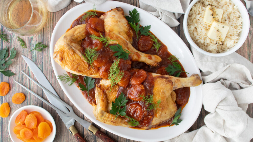 Ce poulet russe élevé met les abricots à l'honneur