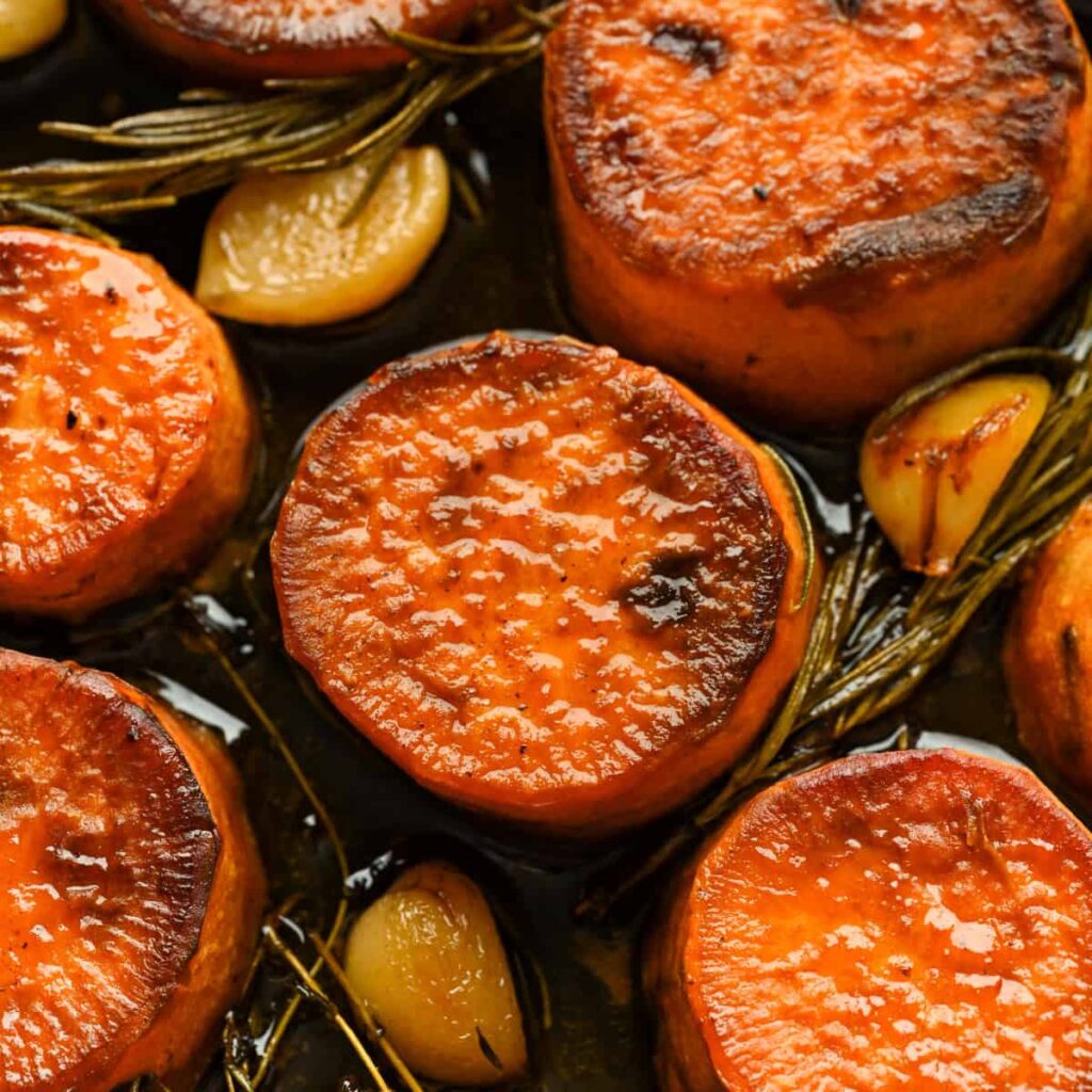Patates douces fondantes (avec sauce cassonade, bourbon, pacanes)