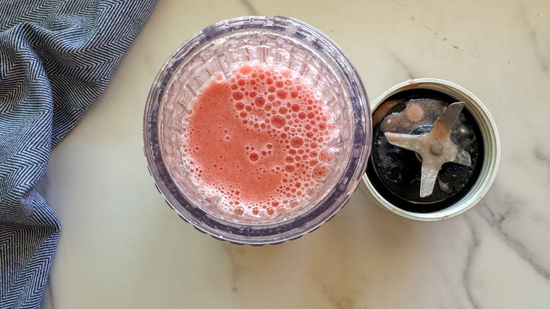 pulpe de tomate dans un mixeur