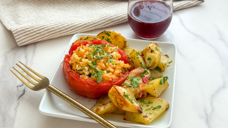 pomodori con riso sur assiette