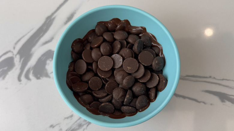 Chocolat fondu dans un bol
