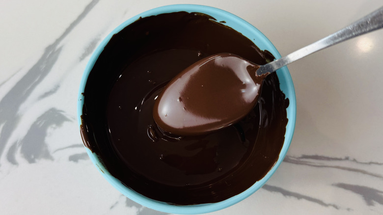 Chocolat fondu dans un bol