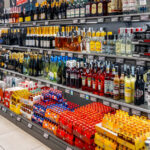 La trouvaille pétillante d'Aldi qui complétera votre dîner (pour moins de 4 $ !)