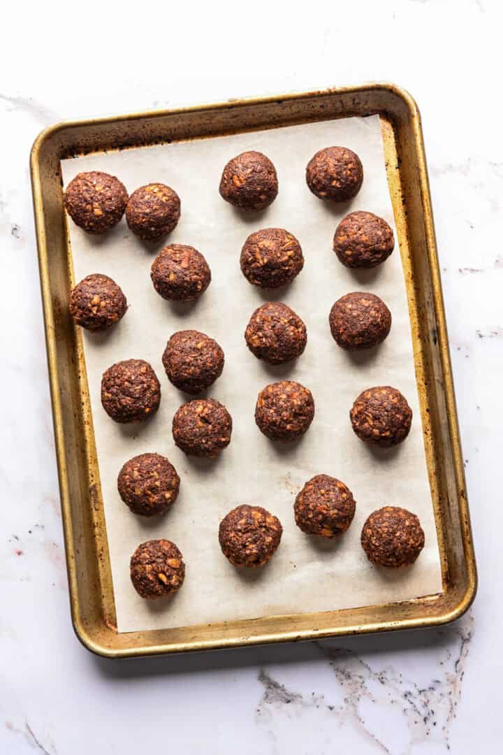 Frais généraux de boules de bourbon après mise en forme.