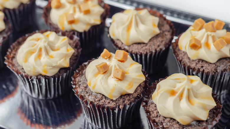 Glaçage Bailey's sur cupcakes au chocolat