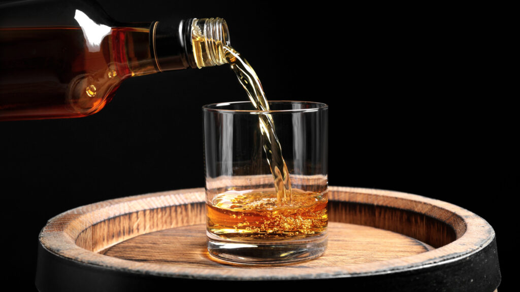 Ajoutez-en une pincée au whisky pour plus de douceur, d'épices et tout ce qui est agréable.