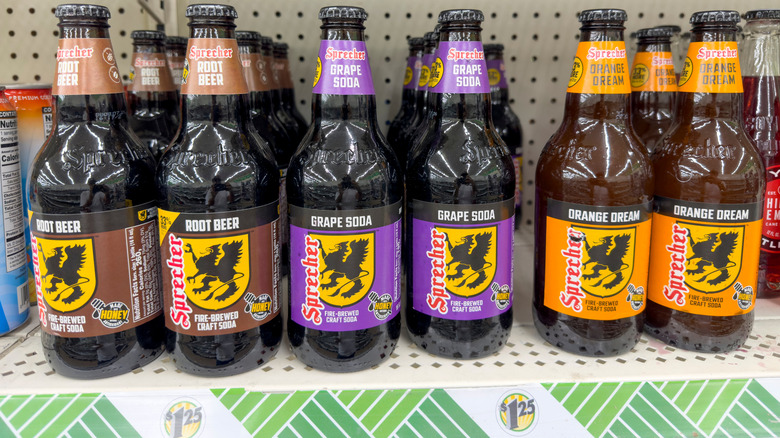 Variété de sodas Sprecher sur étagère chez Dollar Tree