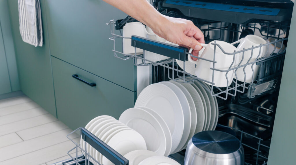 Voici pourquoi la tablette de votre lave-vaisselle ne se dissout pas (et que faire à ce sujet)
