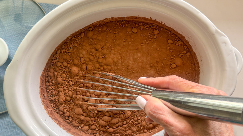 fouetter le chocolat chaud à la main