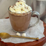 Notre chocolat chaud à la mijoteuse est riche et soyeux