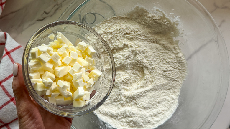 ajouter à la main le beurre pour mélanger