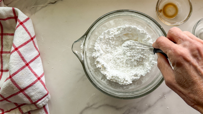 glaçage en remuant à la main